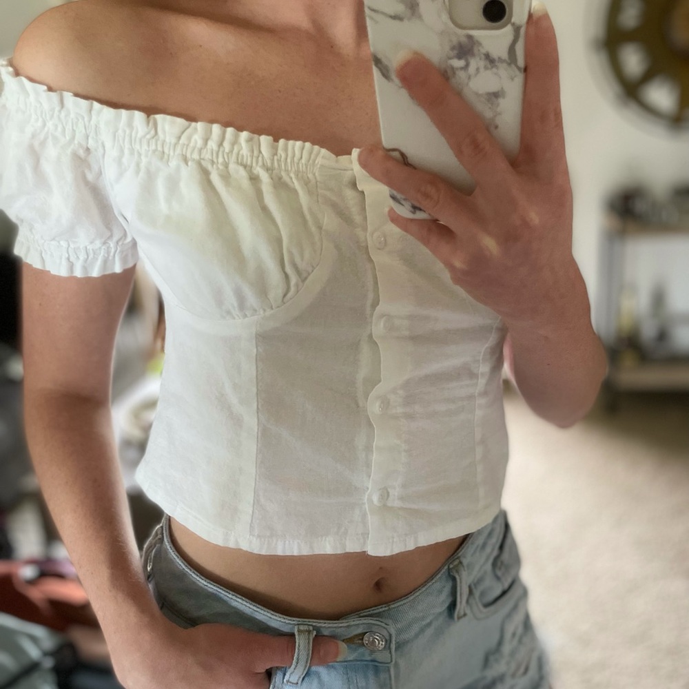 Simple cute off the shoulder mid crop top